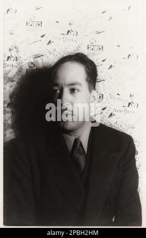 1936 , New York , USA ; il poeta nero americano LANGSTON HUGHES (Joplin, Missouri 1902 – 1967 ) . Foto di CARL VAN VECHTEN ( 1880 - 1964 ) . POETA - POESIA - POESIA - LETTERATURA - LETTERATURA - letterato - GAY - omosessuale - omosessualità - omosessualità - LGBT - GLTB - Omosessuale - ritratto - ritratto - maledetto - maudit - bohemien - baffi - HARLEM RENAISSANCE - poesia americana moderna ---- NON PER USO PUBBLICITARIO PUBBLICITARY --- NON PER USO PUBBLICITARIO ------ Archivio GBB Foto Stock