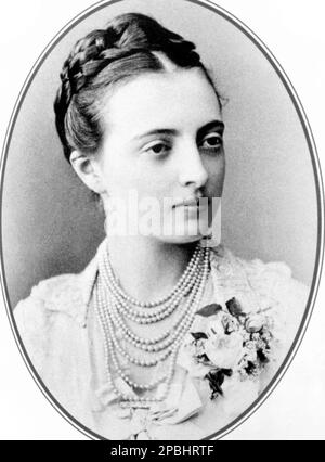 1900 ca : la granduchessa RUSSA DI sua altezza Imperiale ANASTASIA MIKHAILOVNA ROMANOV (Anastasija Michajlovna Romanova , 1860 - 1922 ), era figlia del Granduca Michele Nicolaievich di Russia (1832 - 1909 ) e della Granduchessa Olga Feodorovna (Baden, Principessa Cecilie); Sposò il Granduca Friedrich Franz III di Meclemburgo-Schwerin (1851 - 1897) . Donna forte, indipendente e non convenzionale, la sua vita non era estranea agli scandali. Ebbe 3 figli: Alexandrine (1879–1952) sposò re Cristiano X di Danimarca (aveva due figli), principe Federico Franz IV (1882–1945) sposò Prin Foto Stock