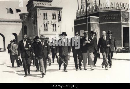 1930 , TRIPOLI , LIBIA : il conte italiano GIUSEPPE VOLPI di MISURATA ( 1877 - 1947 ) - LYBIA - Nobiltà italiana - nobiltà - ritratto - barba - barba - barba - cappello a bombetta - cappello derby - colletto - cravatta - conte - FASCISMO - FASCISTA - FASCISMO - industriale - POLITICO - POLITICA - POLITICO - POLITICO - POLITICO ---- Archivio GBB Foto Stock