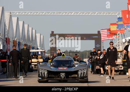 94 DUVAL Loic (fra), MENEZES Gustavo (usa), MULLER Nico (swi), Peugeot TotalEnergies, Peugeot 9x8, Ambiente durante il prologo del Campionato Mondiale di Endurance FIA 2023, dal 11 al 12 marzo 2023 sul circuito Internazionale di Sebring a Sebring, Florida, USA - Foto Frédéric le Floc'h / DPPI Foto Stock