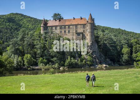 Francia. Auvergne. Alta Loira (43) Lavoute-sur-Loire. Sulla strada per Compostela da Cluny a Puy-en-Velay, ai piedi del castello di Lavoute Polign Foto Stock