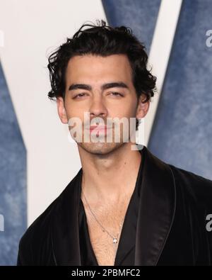 Joe Jonas partecipa al Vanity Fair Oscar Party del 2023 al Walis ...