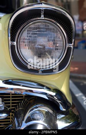 GRUPPO FARI ANTERIORI 1950S FORD FAIRLANE (©FORD MOTORS CORP 1952) Foto Stock