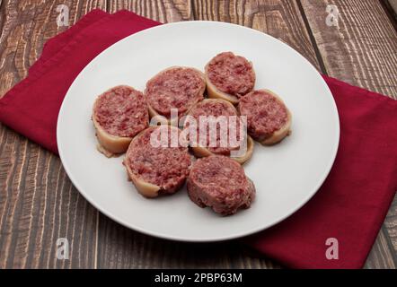 Fette di salsiccia tradizionale italiana Zampone di Modena. Foto Stock