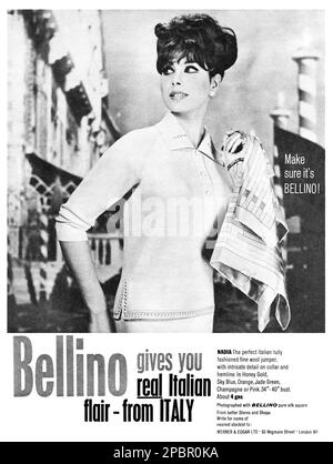 1962 pubblicità di moda britannica per la maglieria Bellino femminile. Foto Stock