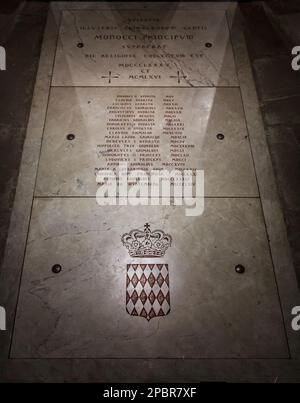 Lapide dei reali monegaschi, i Grimaldi alla Cattedrale Cattolica di San Nicola a Monaco Ville, Monaco Foto Stock