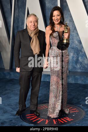 Beverly Hills, Stati Uniti. 12th Mar, 2023. Michelle Yeoh e Jean Todt arrivano al Vanity Fair Oscar Party che si tiene presso il Walis Annenberg Center for the Performing Arts il 12 marzo 2023 a Beverly Hills, California. © OConnor-Arroyo/AFF-USA.com Credit: AFF/Alamy Live News Foto Stock