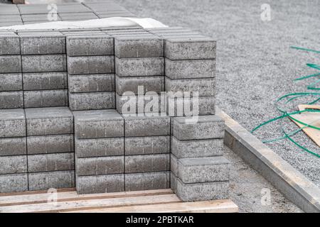 blocchi di cemento per la costruzione di marciapiedi e strade Foto Stock