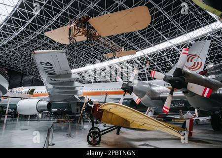 Airbus A300B, Bleriot XI e Morane Saulnier tipo G al museo Aeroscopia vicino a Tolosa, sud della Francia (alta Garonna) Foto Stock