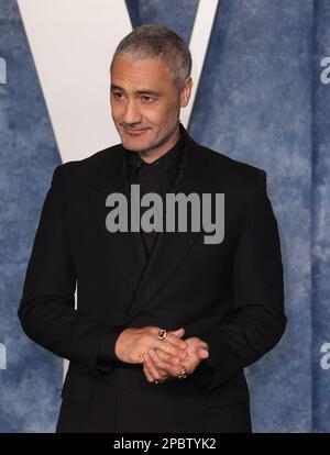 Taika Waititi partecipa al Vanity Fair Oscar Party del 2023 al Walis Annenberg Center for the Performing Arts il 12 marzo 2023 a Beverly Hills, California. Foto: Crash/imageSPACE Foto Stock