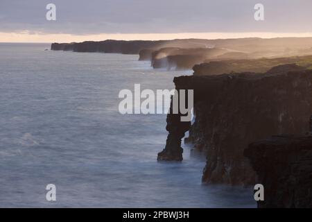 litorale, lava e aree di vegetazione sulla grande isola delle hawaii Foto Stock