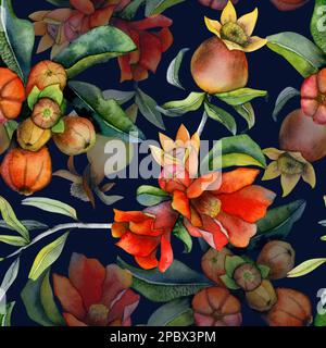 Acquerello scuro rami di melograno senza cuciture con fiori rossi e foglie verdi sul blu per i saluti Rosh Hashanah, tessuti Foto Stock