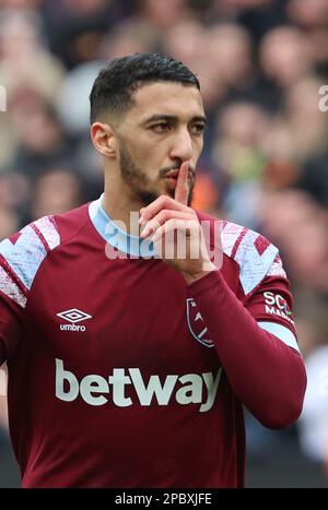 West Ham United's Said Benrahma celebra il suo gol e segna il suo gol di equalizzazione per ottenere il punteggio 1-1 durante il calcio ma della Premier League inglese Foto Stock