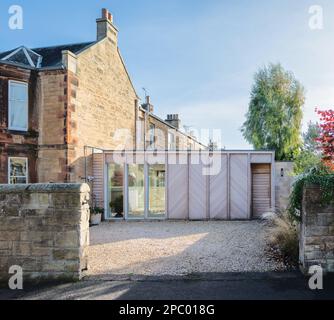 Edimburgo, Scozia, Regno Unito - estensione della casa rivestita in legno di Meta Architecture Foto Stock