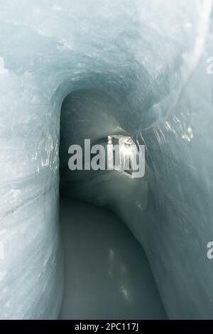 Jungfraujoch, Canton Berna, Svizzera, 11 febbraio 2023 sistema di tunnel sotterraneo all'interno del palazzo del ghiaccio Foto Stock