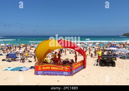 Una tenda sulla spiaggia di Bondi per i bagnini del Surf Live Saving Club Foto Stock