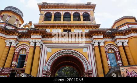 Ingresso principale del Palazzo di Kathgola, 18th Palazzo di proprietà della Famiglia d'affari Jain, Murshidabad, Bengala Occidentale, India. Foto Stock