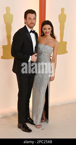 (L-R) Miles Teller e Keleigh Sperry partecipano ai 95th Academy Awards annuali al Dolby Theatre nella sezione Hollywood di Los Angeles domenica 12 marzo 2023. Foto di Jim Ruymen/UPI Foto Stock