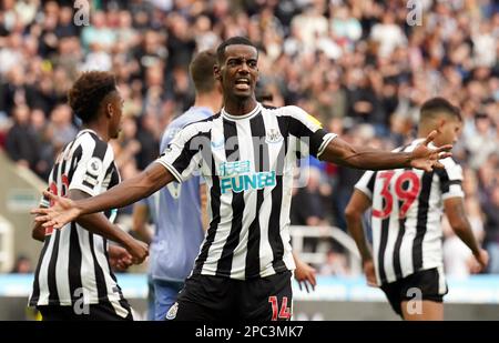 Foto del file datata 17-09-2022 di Alexander Isak del Newcastle United festeggia. Alexander Isak, firmando un record, si affida al compito di affrontare lo stile di azione di Newcastle dopo aver contribuito a riaccendersi la carica per un finale della top-four. Data di emissione: Lunedì 13 marzo 2023. Foto Stock