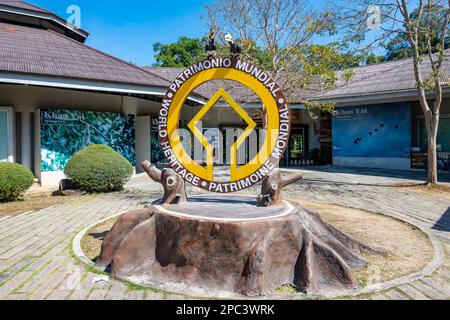 Visitatori da tutto il mondo che visitano il famoso Parco Nazionale Khao Yai, Thailandia. Foto Stock