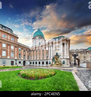 Splendido cortile del Palazzo reale di Budapest. Ubicazione: Budapest, Ungheria, Europa Foto Stock