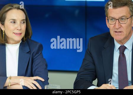 La portavoce del PP al Congresso, Cuca Gamarra; e il presidente del Partito popolare, Alberto Nuñez Feijoo, partecipano alla riunione del Comitato Esecutivo Nazionale, presso la sede nazionale del PP a Madrid. Feijoo ha proposto la nomina al Comitato Esecutivo Nazionale di Carmen Funez come nuovo Vice Segretario delle politiche sociali e della sfida demografica del partito, che creerà due nuovi Vice Segretari: Della Cultura e della Società aperta, che saranno occupati da Borja Semper; E di Studi, diretto da Carmen Navarro. Questa espansione si svolge alla vigilia della prossima regio Foto Stock