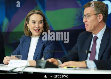 La portavoce del PP al Congresso, Cuca Gamarra; e il presidente del Partito popolare, Alberto Nuñez Feijoo, partecipano alla riunione del Comitato Esecutivo Nazionale, presso la sede nazionale del PP a Madrid. Feijoo ha proposto la nomina al Comitato Esecutivo Nazionale di Carmen Funez come nuovo Vice Segretario delle politiche sociali e della sfida demografica del partito, che creerà due nuovi Vice Segretari: Della Cultura e della Società aperta, che saranno occupati da Borja Semper; E di Studi, diretto da Carmen Navarro. Questa espansione si svolge alla vigilia della prossima regio Foto Stock