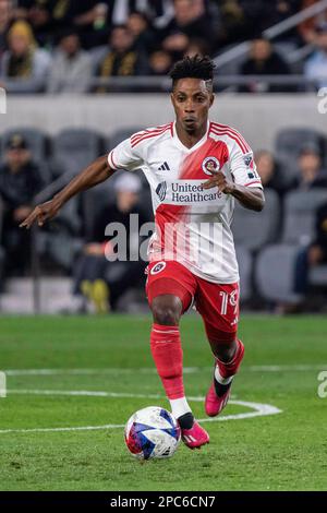 New England Revolution Forward Latif Blessing (19) durante una partita MLS contro il Los Angeles FC, domenica 12 marzo 2023, al BMO Stadium, a Los An Foto Stock