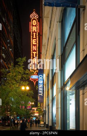 Chicago, Stati Uniti d'America - 13 Ottobre 2018 : segno iconico sul teatro di Chicago a Chicago. Il teatro ha aperto nel 1921 ed è stato rinnovato negli anni ottanta. Questo segno Foto Stock