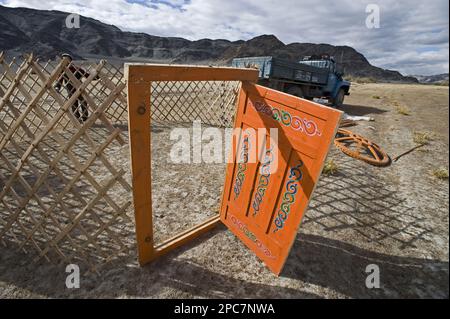 I nomadi kazaki hanno allestito campi di raccolta sulla steppa, Bajan-Ulgii, Mongolia occidentale Foto Stock