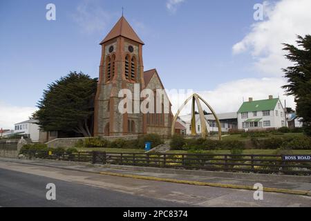 La cattedrale di Cristo e l'arco di whalebone, il porto di stanley, le isole falkland Foto Stock