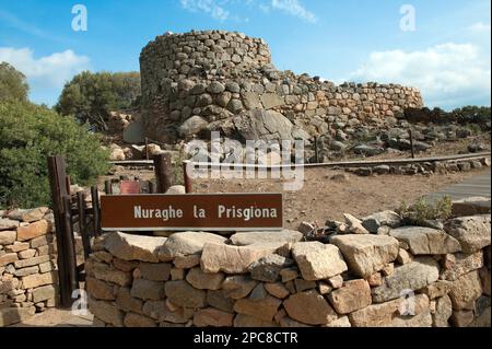 Ingresso al Nuraghe la Prisgiona, Europa, Valle di Capichera, Arzachena, Provincia di Sassari, Sardegna, Italia Foto Stock