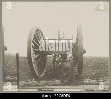 Sling cart utilizzato per rimuovere l'artiglieria catturata, Fort Darling, Drewry's Bluff, James River, Virginia aprile 1865. Titolo dell'articolo, Acquisto; L.C. Handy, Washington, D.C.; 1905 novembre 25; (DLC/PP-1905: 42760A). Stati Uniti, Storia, Guerra civile, 1861-1865, Stati Uniti, Virginia, Drewrys Bluff. Foto Stock