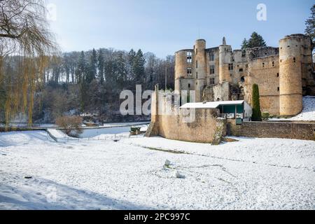 Europa, Lussemburgo, Grevenmacher, il sentiero Mullerthal che passa dal Castello di Beaufort e l'Haupeschbaach (fiume) Foto Stock