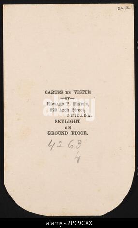 Donna non identificata, ritratto completo, in piedi, di fronte / cartes de visite di Edward P. Hipple, 820 Arch Street, Philada.. Liljenquist Collezione di fotografie della Guerra civile , pp/liljpaper, pp/liljwoch. Women, 1860-1870, Stati Uniti, Storia, Guerra civile, 1861-1865, Donne, Unione. Foto Stock