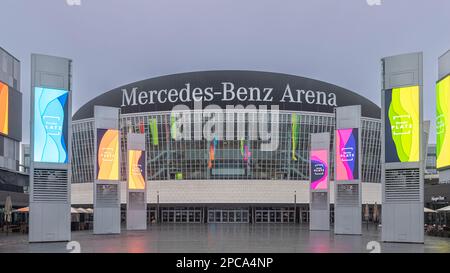 Mercedes Benz Arena in una giornata invernale Foto Stock