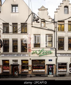 Il famoso Chez Leon, un luogo turistico per cozze e patatine fritte. Foto Stock