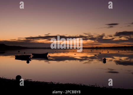 Tramonto al porto di Mudeford Foto Stock
