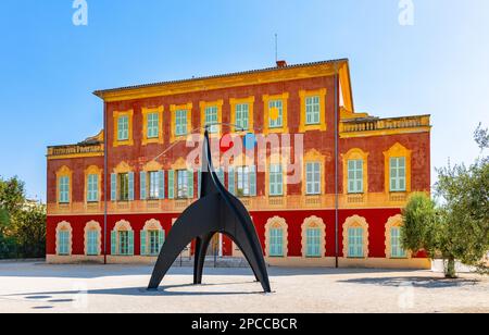 Nizza, Francia - 7 agosto 2022: Museo Matisse pittore Henri Matisse museo d'arte a Palazzo Villa des Arenes nel quartiere Cimiez di Nizza, sulla Costa Azzurra Foto Stock