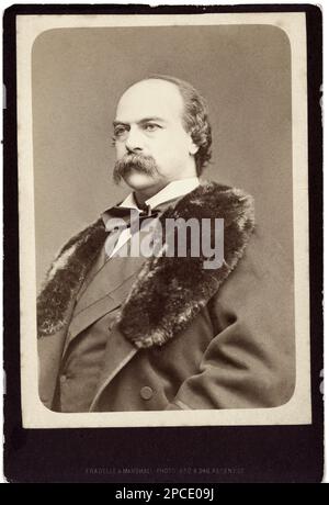 1880 ca, Londra, Gran Bretagna : l'attore italiano TOMMASO SALVINI ( 1829 - 1915 ). Foto di Fradelle e Marshall , Londra . Suo padre e sua madre erano entrambi attori. Nel 1847 entra in compagnia di Adelaide Ristori, che all'inizio della sua brillante carriera. Sposato con l'attrice Clementina Cazzola ( 1832 - 1868 ) , padre dell'attore Gustavo ( 1859 - 1930 ). Nonno dell'attore Guido ( 1893 - 1964 ) co-fondatore con Luigi Pirandello del Teatro dell'Arte di Roma - TEATRO - TEATRO - TEATRO - attore teatrale - baffi - baffi - uomo stempiato - stempiatura - cravatta - cravatta Foto Stock