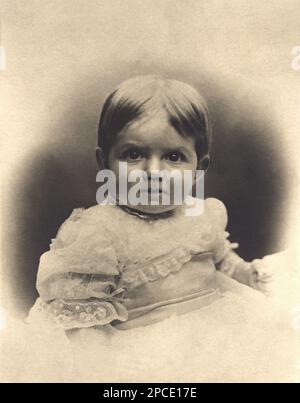 1897 ca., ITALIA : Principessa MAFALDA di SAVOIA ( 1902 - 1944 ) . Figlia del Re d'Italia VITTORIO EMANUELE III e della Regina ELENA ( del Montenegro ) - ITALIA - personalità celebrità da BAMBINI - bambino - bambina - PERSONALITÀ CELEBRITÀ - personalità celebrità quando era BAMBINO - BAMBINO - STORIA - FOTO STORICHE - HESSEN - CASA SAVOIA - REALI - Nobiltà ITALIANA - SAVOIA - NOBILTÀ - ROYALTY - STORIA - BELLE EPOQUE ---- Archivio GBB Foto Stock