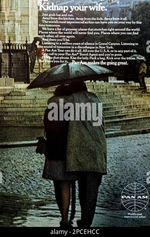 Pan am spot in una rivista NatGeo Giugno 1969 Foto Stock