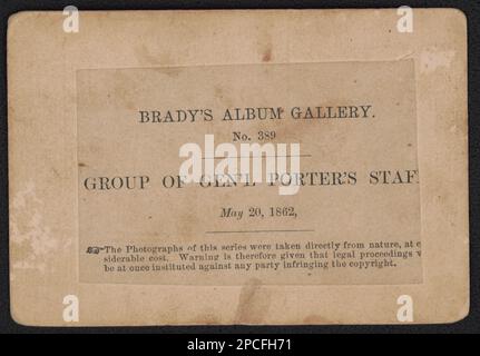 Gruppo del personale di Gena'l Porter. Liljenquist Famiglia Collezione di fotografie della Guerra civile , pp/liljpaper. Porter, Fitz-John, 1822-1901, amici e soci, Custer, George A, (George Armstrong), 1839-1876, Stati Uniti, Army, Persone, Virginia, 1860-1870, soldati, Unione, Virginia, 1860-1870, uniformi militari, Unione, 1860-1870, Cani, 1860-1870, mangiare e bere, 1860-1870, fumatori, 1860-1870, Stati Uniti, Storia, Guerra civile, 1861-1865, Personale militare, Unione, Virginia, Stati Uniti, Storia, Guerra civile, 1861-1865, vita militare, Unione, Virginia. Foto Stock