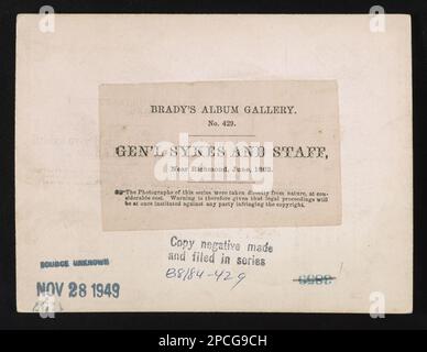 Gen'l Sykes e staff, vicino a Richmond, Giugno 1862. Brady's Album Gallery, no 429, iscritto secondo atto del Congresso, nell'anno 1862, da M. B. Brady, presso l'Ufficio del Clerk del Tribunale Distrettuale del Distretto di Columbia, titolo da item, timbrato in verso: 28 novembre 1949, fonte sconosciuta, digitalizzata, 2014. Finanziamento del Centro per la fotografia della Guerra civile. Sykes, George, 1822-1880, servizio militare, ufficiali militari, Union, Virginia, Richmond, 1860-1870, gli Stati Uniti, Storia, Guerra civile, 1861-1865, personale militare, Unione, Stati Uniti, Virginia, Richmond. Foto Stock