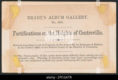 Fortificazioni sulle alture di Centreville. Liljenquist Famiglia Collezione di fotografie della Guerra civile , pp/liljpaper. Fortificazioni e fortificazioni, confederate, Virginia, Centreville, 1860-1870, Cannoni Quaker, 1860-1870, soldati, Unione, 1860-1870, Stati Uniti, Storia, Guerra civile, 1861-1865, strutture militari, Confederate, Virginia, Centreville, Stati Uniti, Storia, Guerra civile, 1861-1865, personale militare, Unione, Virginia, Yorktown. Foto Stock