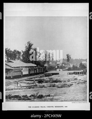 La corsa dei fischi - la pista sorvegliata, Corinto, Mississippi, 1862. Titolo dell'articolo, Copyright 1911, Recensione delle revisioni Co, Illus. From: The Photographic History of the Civil War : migliaia di scene fotografate 1861-65, con testo di molte autorità speciali / Francis Trevelyan Miller, redattore capo; Robert S. Lanier, curatore. New York : Review of Reviews Co, 1911, v. 2. Due anni di dura guerra, p. [138-39]. Stati Uniti, Storia, Guerra civile, 1861-1865, Trasporti, Confederato, movimenti di truppe, confederato, Mississippi, Corinto, 1860-1870, Ferrovie, Mississippi, Corinto, 1 Foto Stock