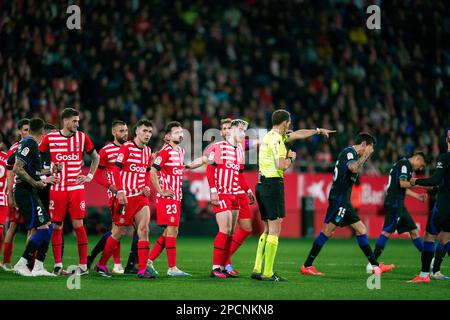 Madrid, Spagna. 13th Mar, 2023. L'arbitro convalida l'obiettivo dell'Atletico de Madrid durante un incontro la Liga Santander tra il Girona FC e l'Atletico de Madrid nello stadio Montilivi di Girona, Spagna, il 13 marzo 2023. Credit: Joan Gosa/Xinhua/Alamy Live News Foto Stock