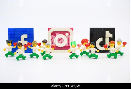 ogni online attira l'attenzione sui diversi social media Foto Stock