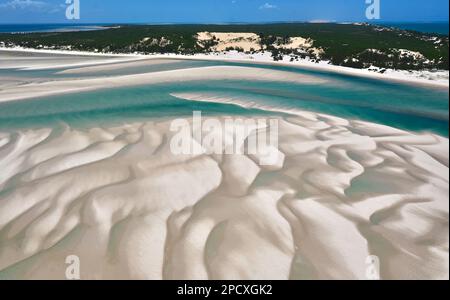 Modelli di sabbia marina, Bazaruto, Mozambico, Africa Foto Stock