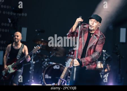 Torino, Italia. 30 giugno 2022. Il cantante rock english Vasco ha suonato dal vivo sul palco dello stadio Olimpico Torino. Credito: Andrea Pinna Foto Stock